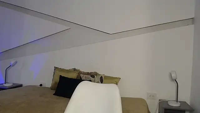 hot little bunny online show from 10/14/25, 08:53