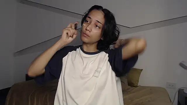 hot little bunny online show from 09/29/25, 08:36