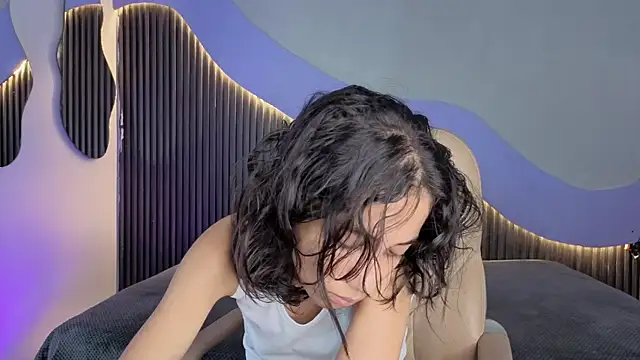 hot little bunny online show from 03/25/26, 09:35