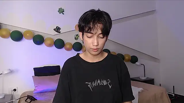 hot little bunny online show from 03/18/25, 11:42