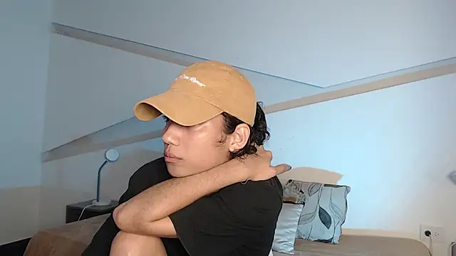 hot little bunny online show from 10/05/25, 09:05