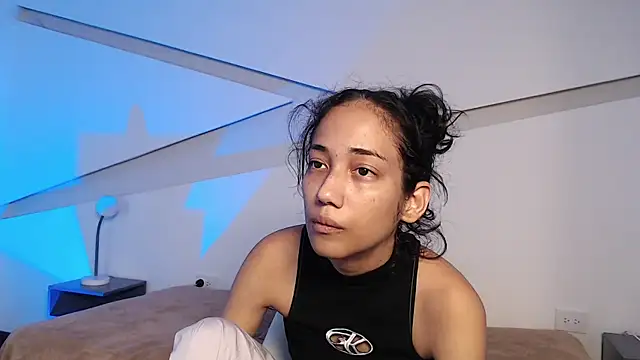 hot little bunny online show from 12/16/25, 08:35