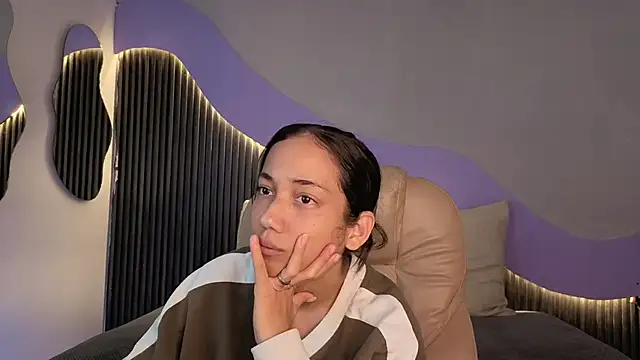 Snapshot of hot_little_bunny chatting on 02/22/26, 09:49 hot little bunny online show from 02/22/26, 09:49