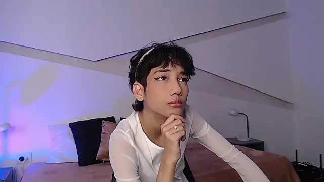 hot little bunny online show from 02/26/25, 08:25