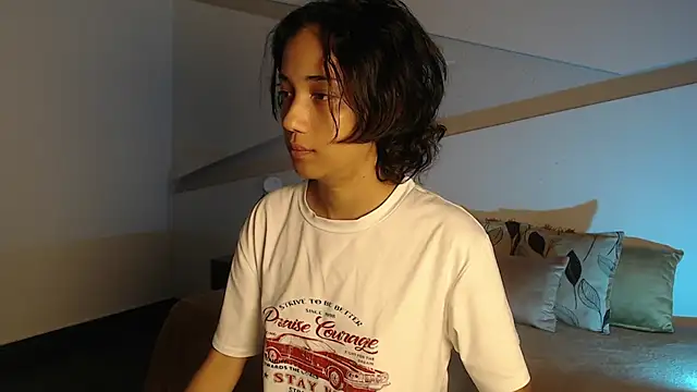 hot little bunny online show from 10/03/25, 09:27