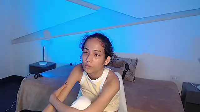 Snapshot of hot_little_bunny chatting on 12/21/25, 09:37 hot little bunny online show from 12/21/25, 09:37