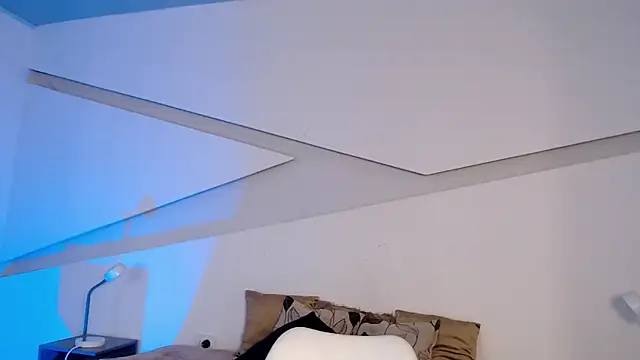 hot little bunny online show from 10/21/25, 08:52