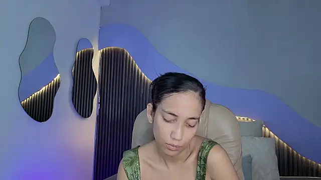 hot little bunny online show from 03/22/26, 09:27