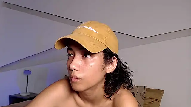 hot little bunny online show from 09/09/25, 09:13