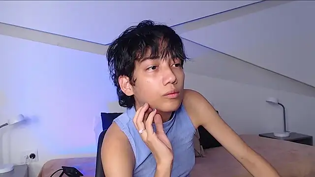 hot little bunny online show from 03/20/25, 09:02