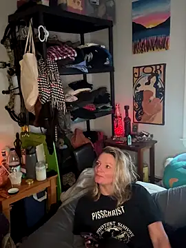 Snapshot of Terrafirma chatting on 12/14/25, 06:13 Terrafirma online show from 12/14/25, 06:13