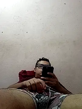 Snapshot of Novin18RJ chatting on 02/18/25, 01:44 Novin18RJ online show from 02/18/25, 01:44