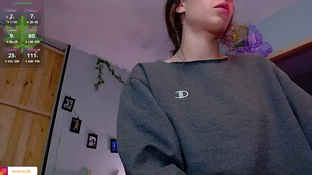 VickyJackson  online show from 12/17/25, 05:18