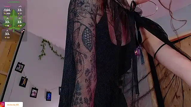 VickyJackson  online show from 12/18/25, 04:22