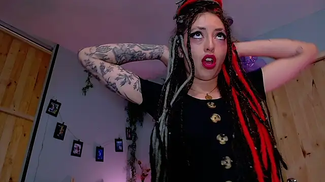 VickyJackson  online show from 12/04/25, 05:56