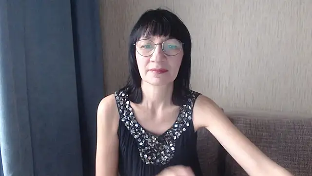 Snapshot of Erica95Bloom chatting on 10/20/25, 09:43 Erica95Bloom online show from 10/20/25, 09:43
