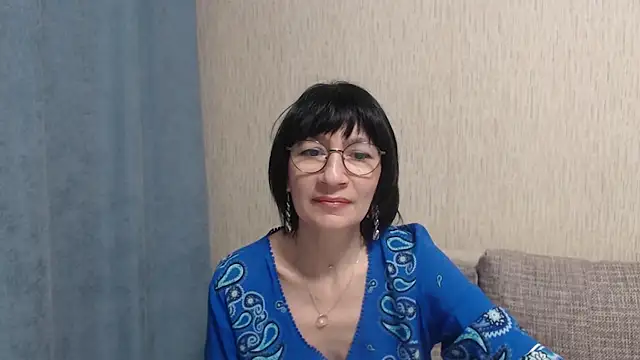 Snapshot of Erica95Bloom chatting on 02/13/25, 08:13 Erica95Bloom online show from 02/13/25, 08:13