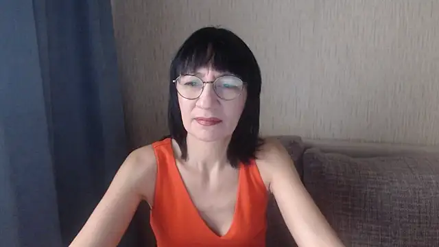 Snapshot of Erica95Bloom chatting on 10/15/25, 09:17 Erica95Bloom online show from 10/15/25, 09:17