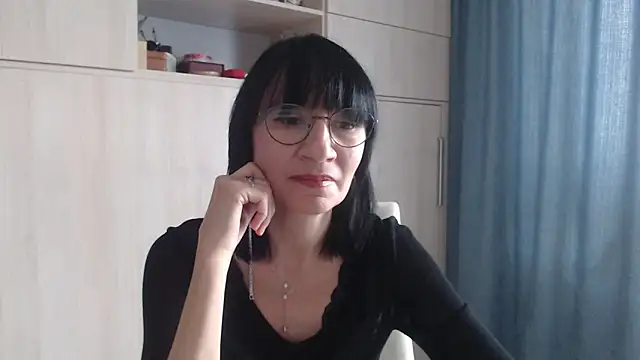 Snapshot of Erica95Bloom chatting on 09/17/25, 06:59 Erica95Bloom online show from 09/17/25, 06:59