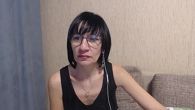 Snapshot of Erica95Bloom chatting on 02/15/25, 06:55 Erica95Bloom online show from 02/15/25, 06:55