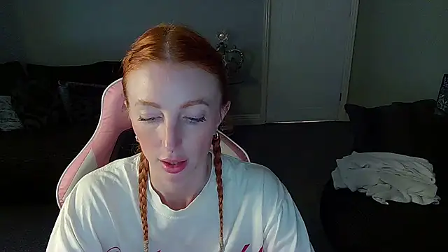 Red firesquirt online show from 09/19/25, 02:10