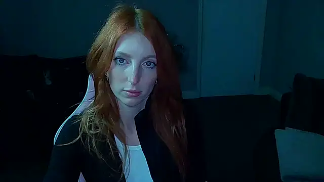 Red firesquirt online show from 03/11/25, 10:42