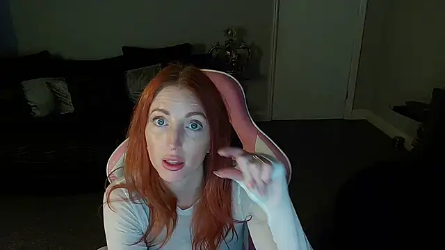 Snapshot of Red_firesquirt chatting on 11/04/25, 03:16 Red firesquirt online show from 11/04/25, 03:16