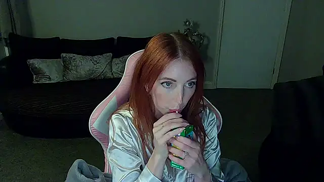 Snapshot of Red_firesquirt chatting on 10/30/25, 09:11 Red firesquirt online show from 10/30/25, 09:11