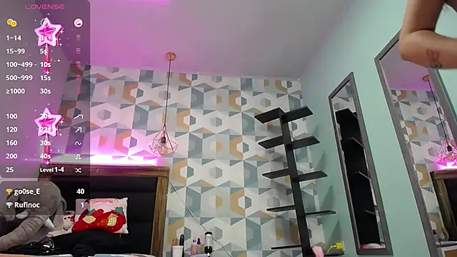 Snapshot of LORENADAVIES chatting on 12/18/24, 03:00 LORENADAVIES online show from 12/18/24, 03:00