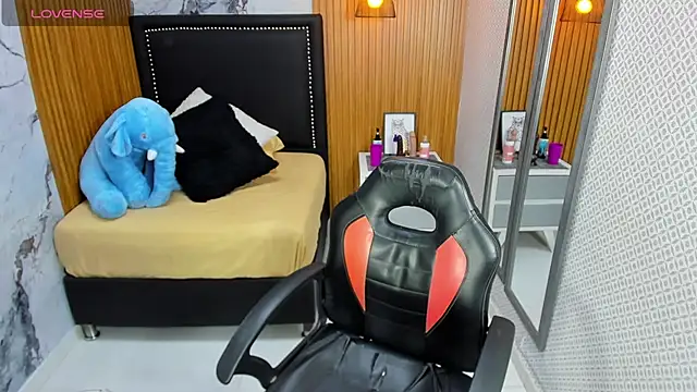 LORENADAVIES online show from 11/08/25, 12:42