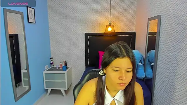 Snapshot of LORENADAVIES chatting on 01/30/25, 12:27 LORENADAVIES online show from 01/30/25, 12:27