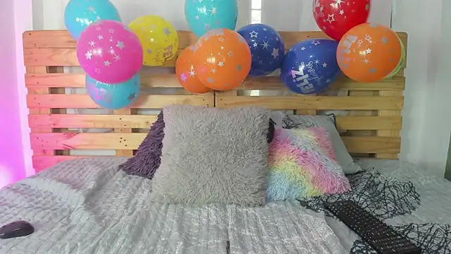 Snapshot of shantal_rosse1 chatting on 11/21/25, 12:26 shantal rosse1 online show from 11/21/25, 12:26