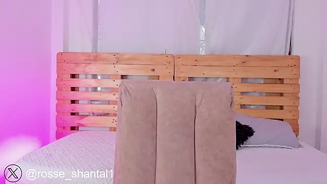 Snapshot of shantal_rosse1 chatting on 09/24/25, 12:11 shantal rosse1 online show from 09/24/25, 12:11