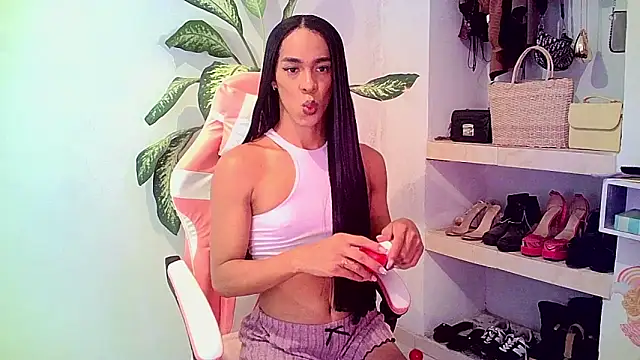 Snapshot of carmen14 chatting on 05/02/26, 03:01 carmen14 online show from 05/02/26, 03:01