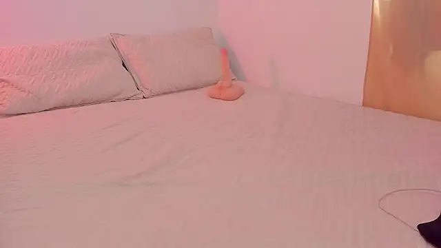 soyamandaa  online show from 10/17/25, 07:15