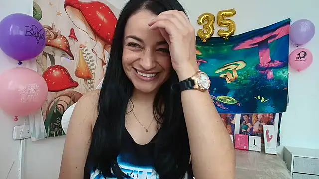 LovelyAzucena online show from 05/01/26, 02:44