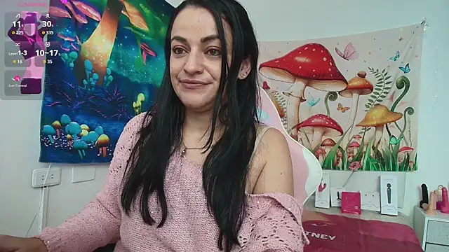 LovelyAzucena online show from 04/15/26, 04:33