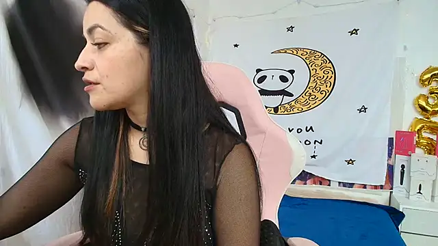 LovelyAzucena online show from 07/15/26, 03:52