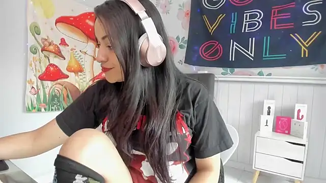 LovelyAzucena online show from 10/25/25, 02:50