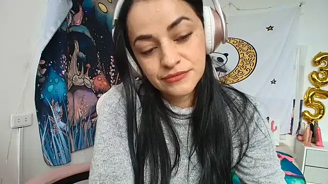LovelyAzucena online show from 05/28/26, 03:07