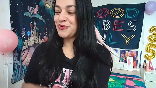 LovelyAzucena online show from 05/15/26, 02:37