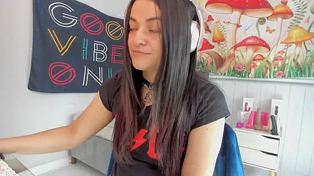 LovelyAzucena online show from 11/11/25, 02:45