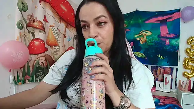 LovelyAzucena online show from 05/14/26, 01:52