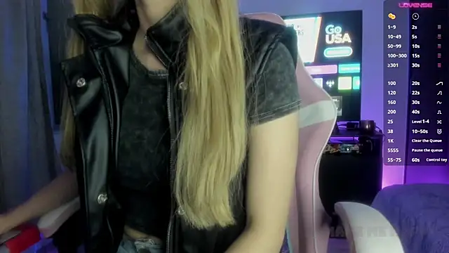 Snapshot of TiffanyBela chatting on 03/17/25, 12:10 TiffanyBela online show from 03/17/25, 12:10