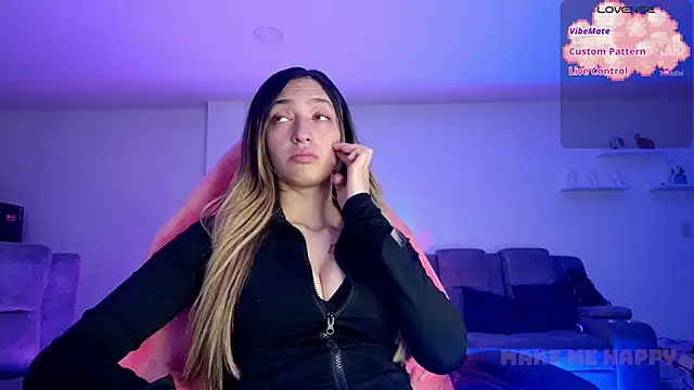 Snapshot of TiffanyBela chatting on 10/03/25, 11:06 TiffanyBela online show from 10/03/25, 11:06