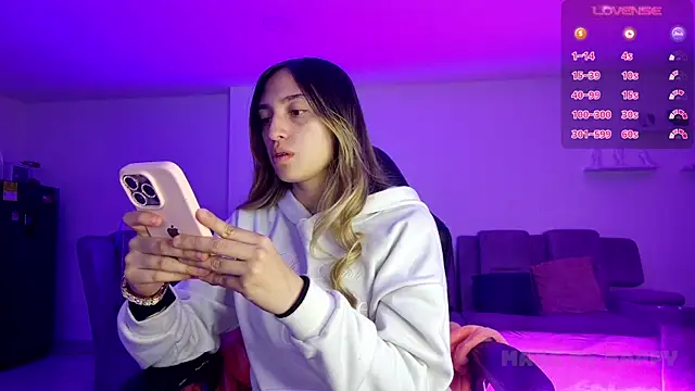 TiffanyBela online show from 10/26/25, 11:38