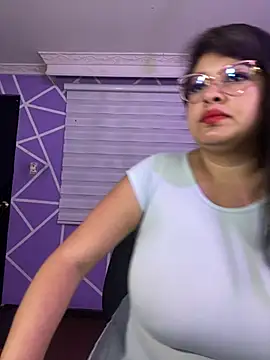 MiiaaJoness online show from 05/09/26, 04:49