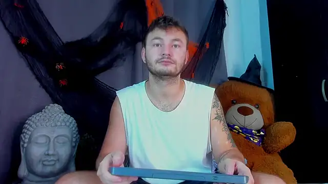 Snapshot of JacoLive chatting on 10/19/25, 10:34 JacoLive online show from 10/19/25, 10:34