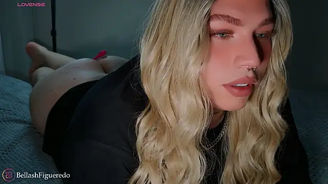 IsabellaFigueredo   online show from 11/18/25, 12:37