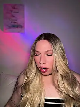 IsabellaFigueredo   online show from 05/13/26, 07:04